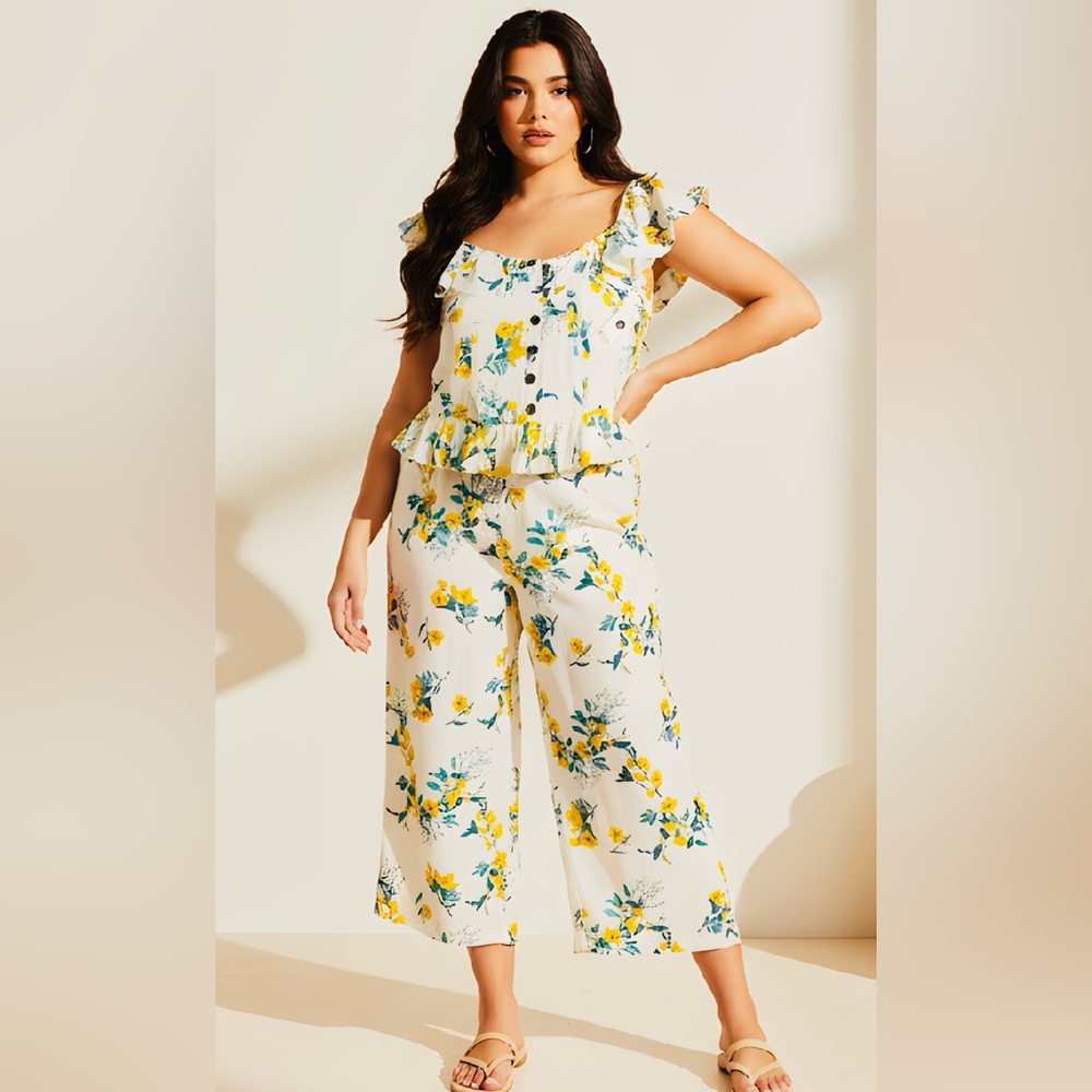 NWT Candie's SZ XL/XXL White/yellow/green floral pull on crop pant & top.
